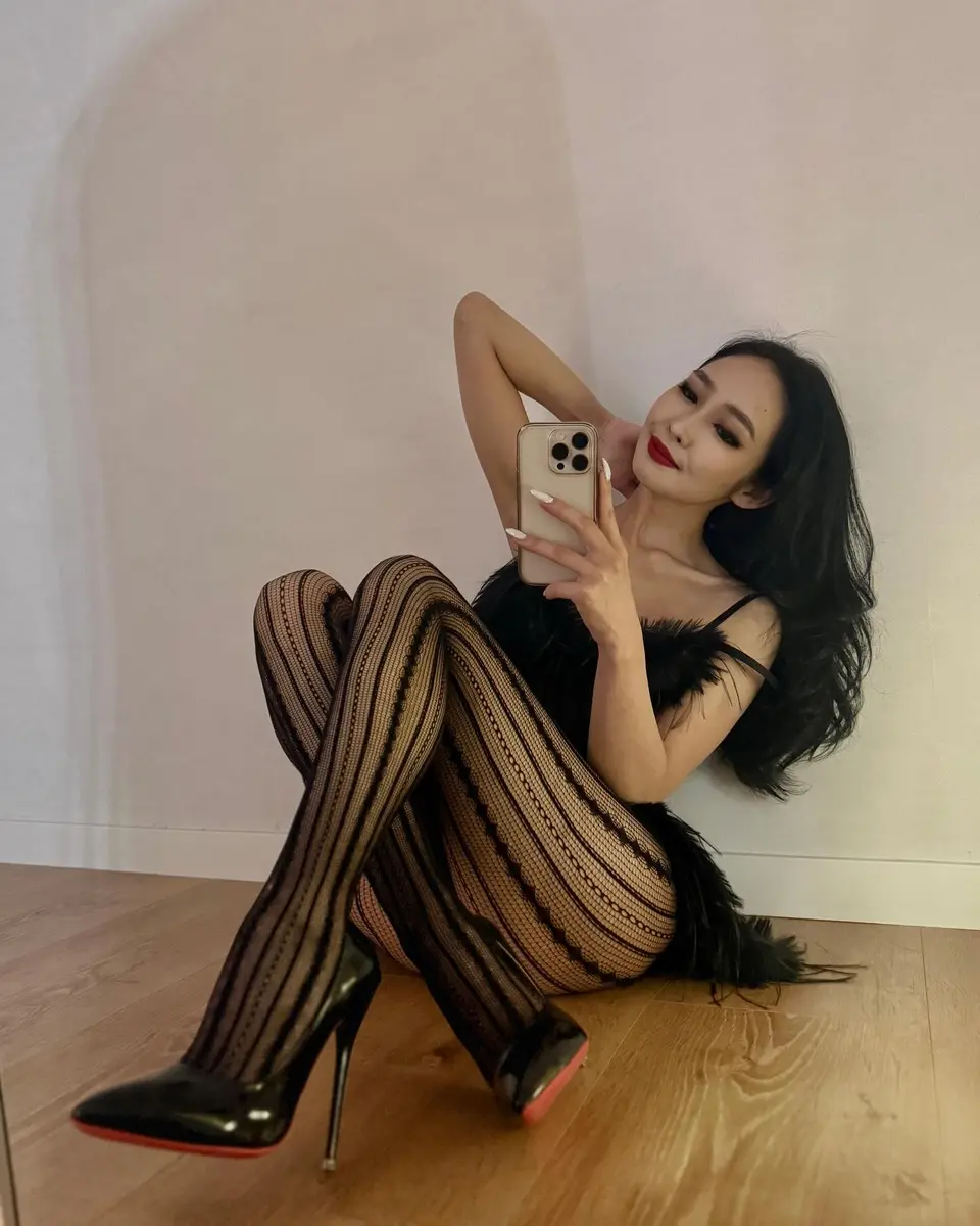 Alisa escort in London