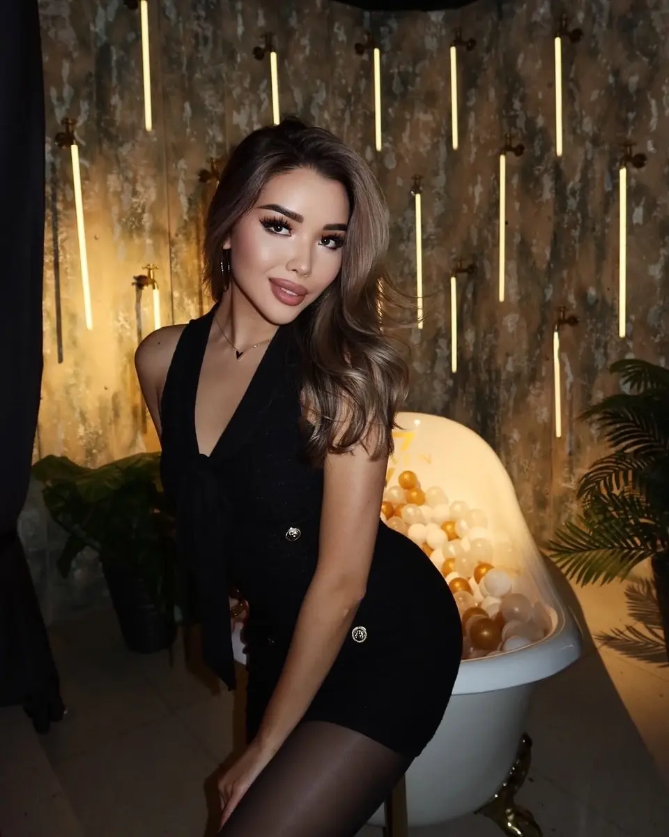 Dina escort in London