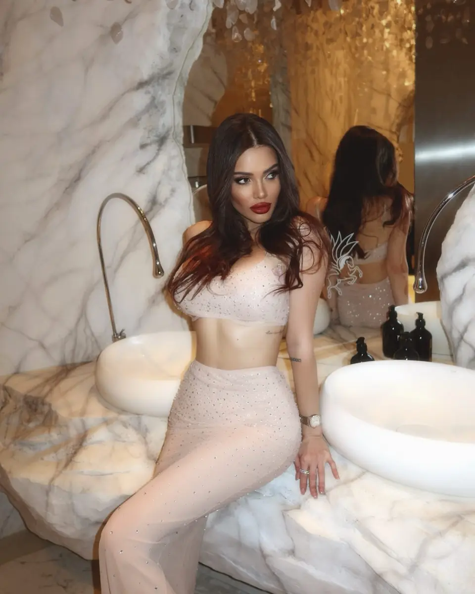 Elian escort in London