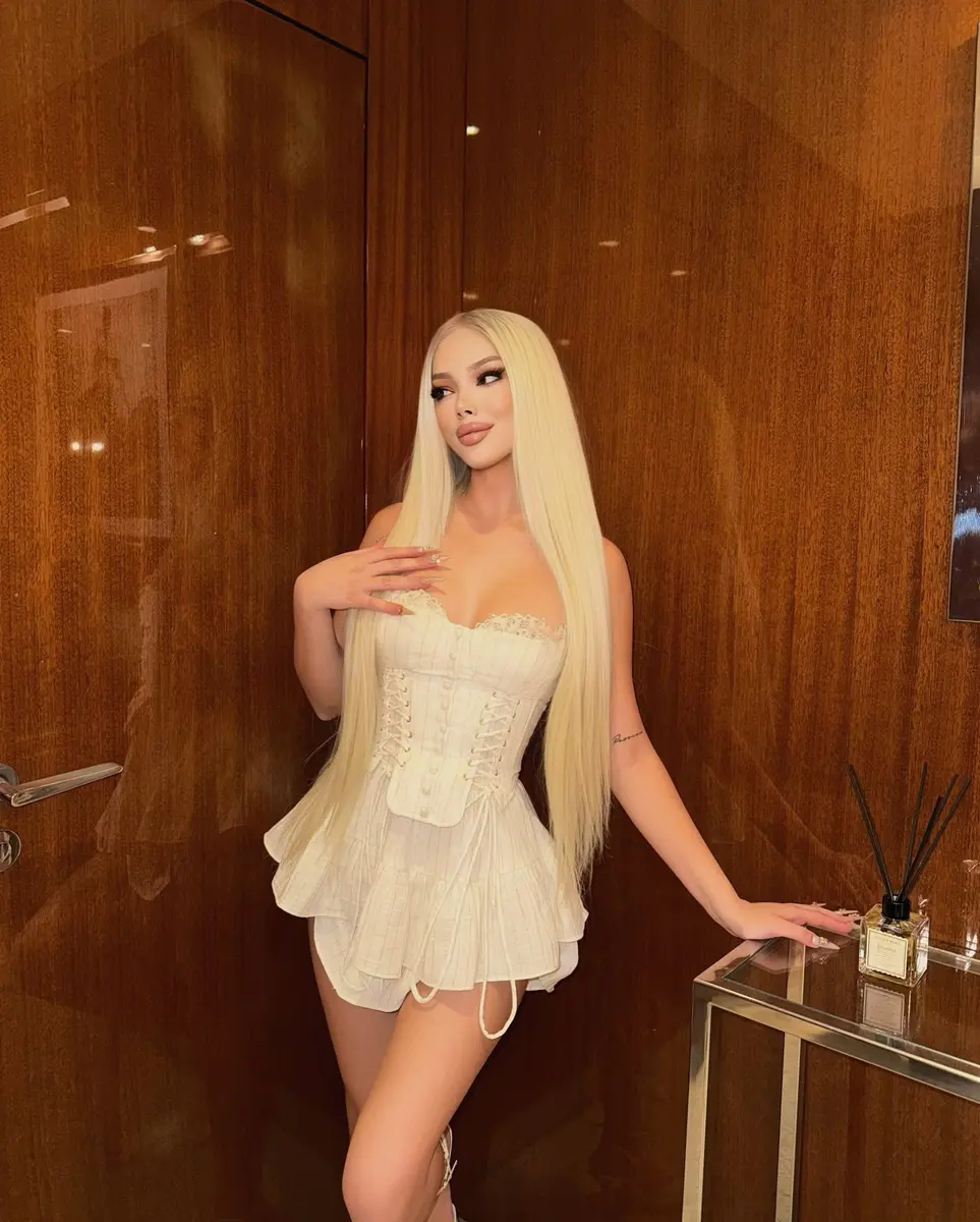 Feya escort in London
