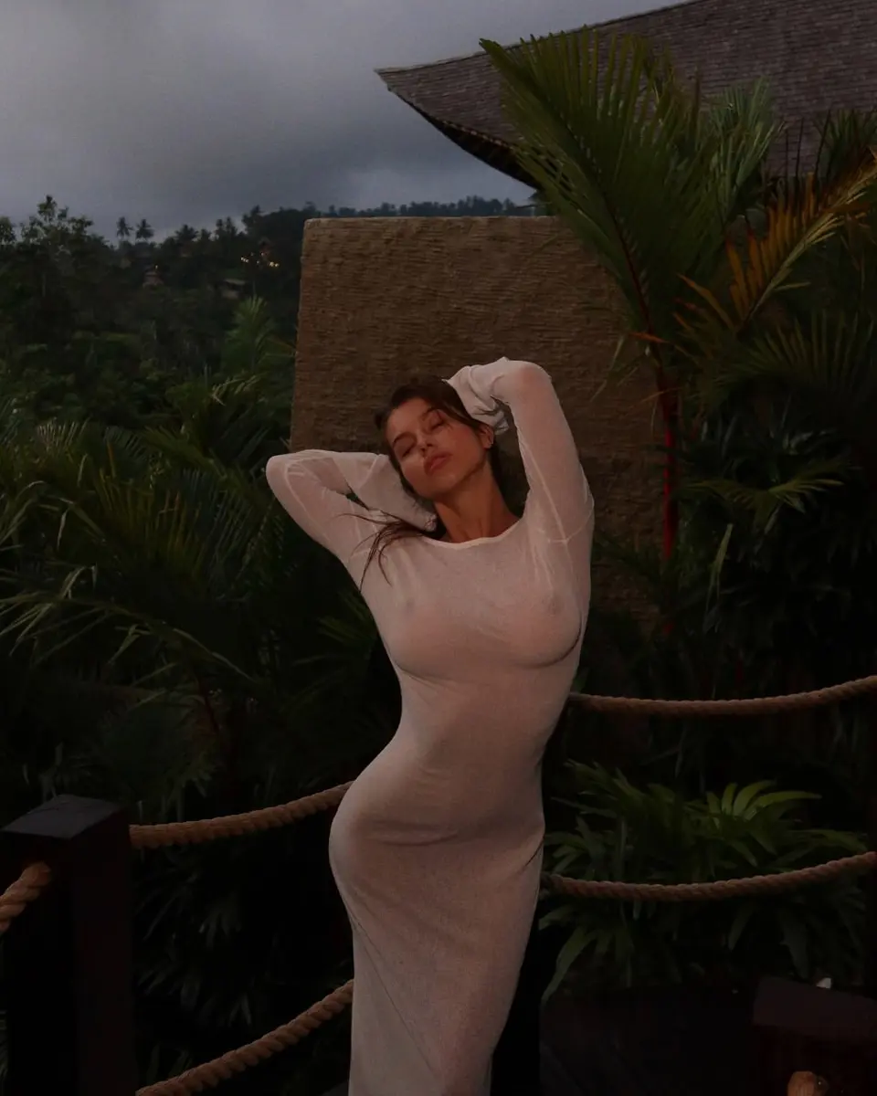 Leya escort in London