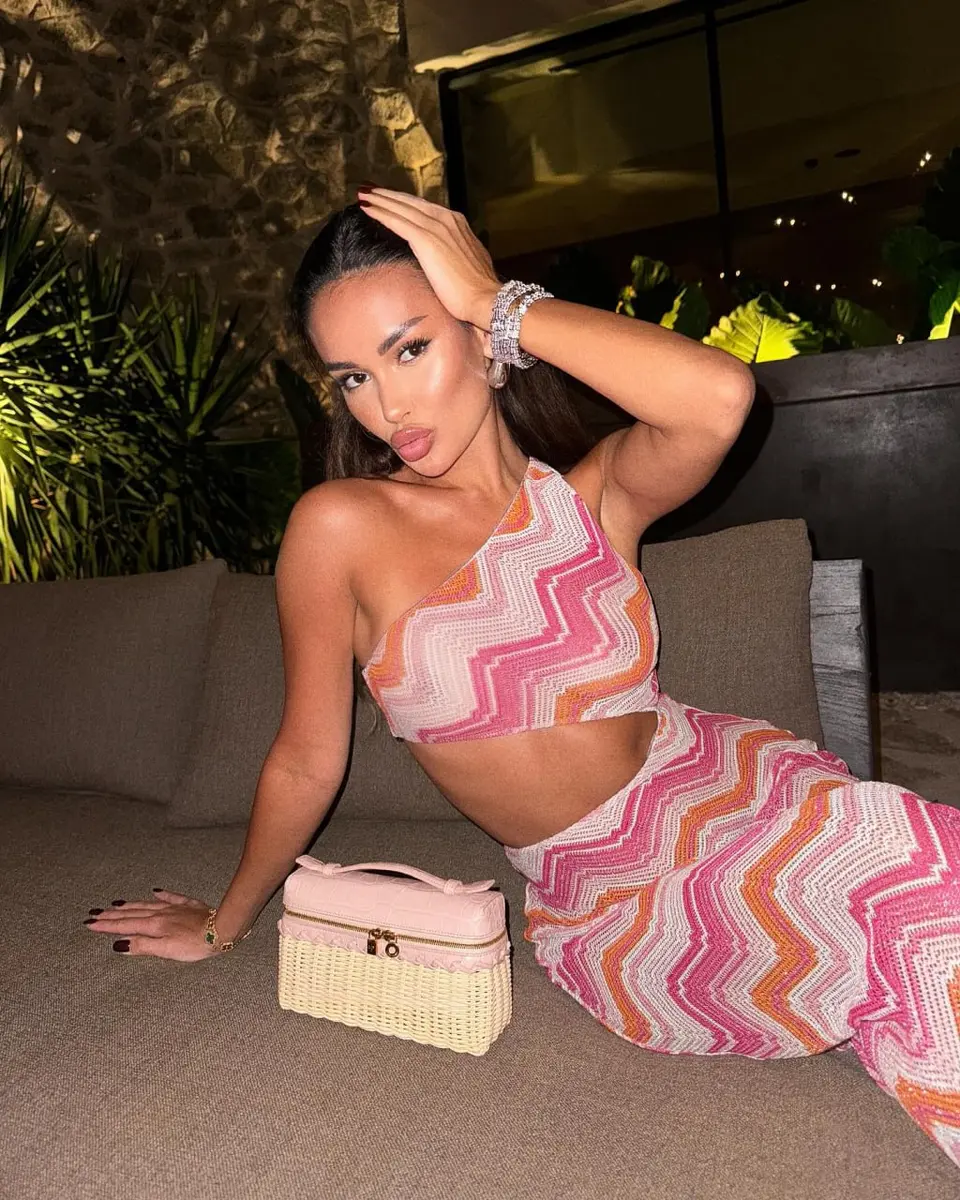Lora escort in London