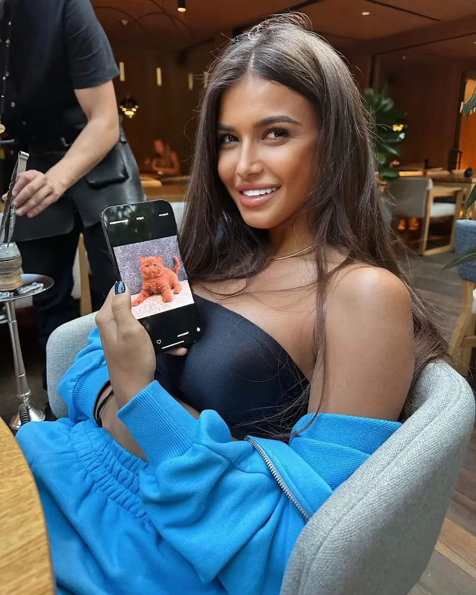 Monika escort in London