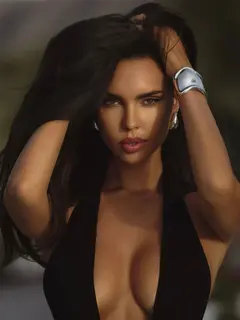 Monro escort in London