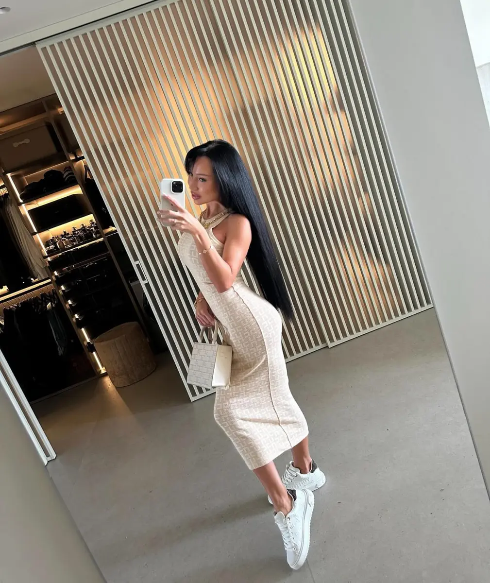 Oksana escort in London