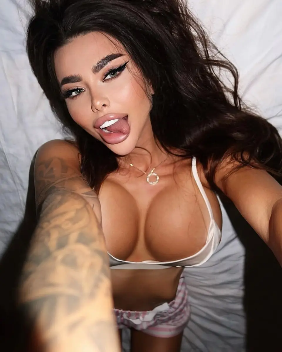 Selena escort in London