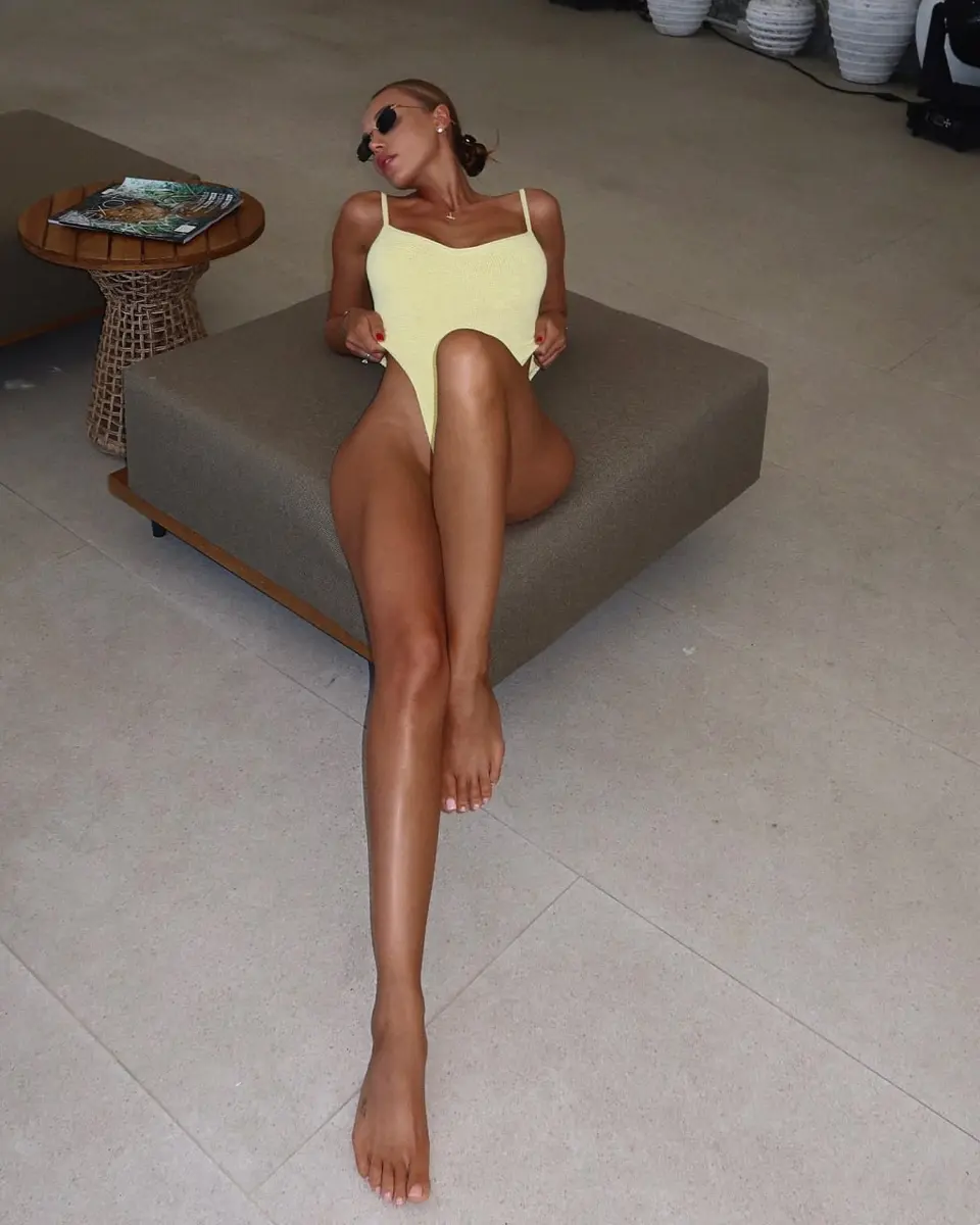 Vika escort in London