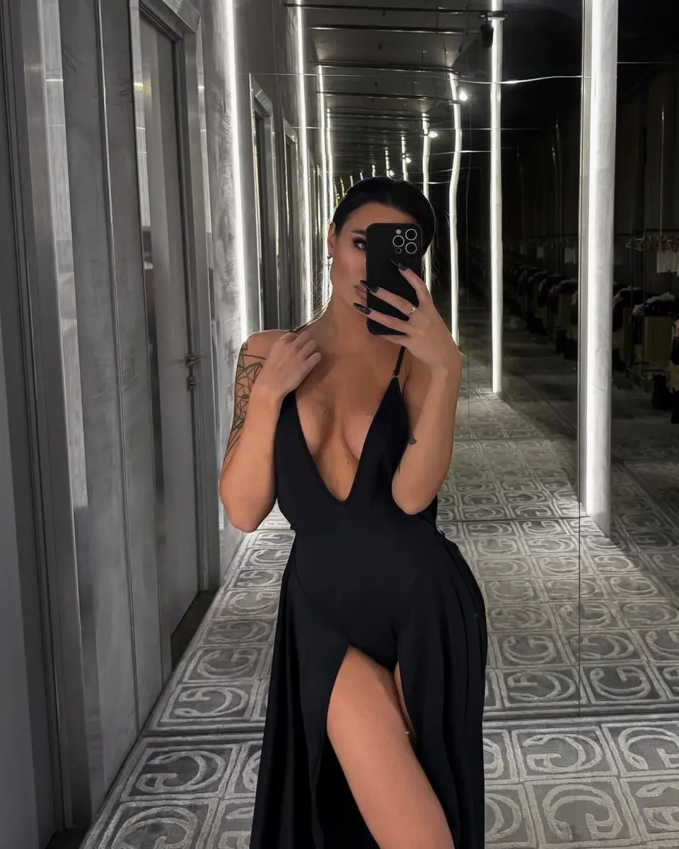 Viola escort in London