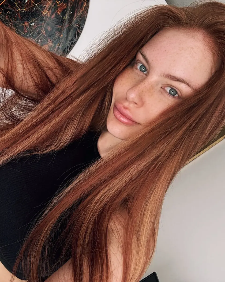 Viola escort in London