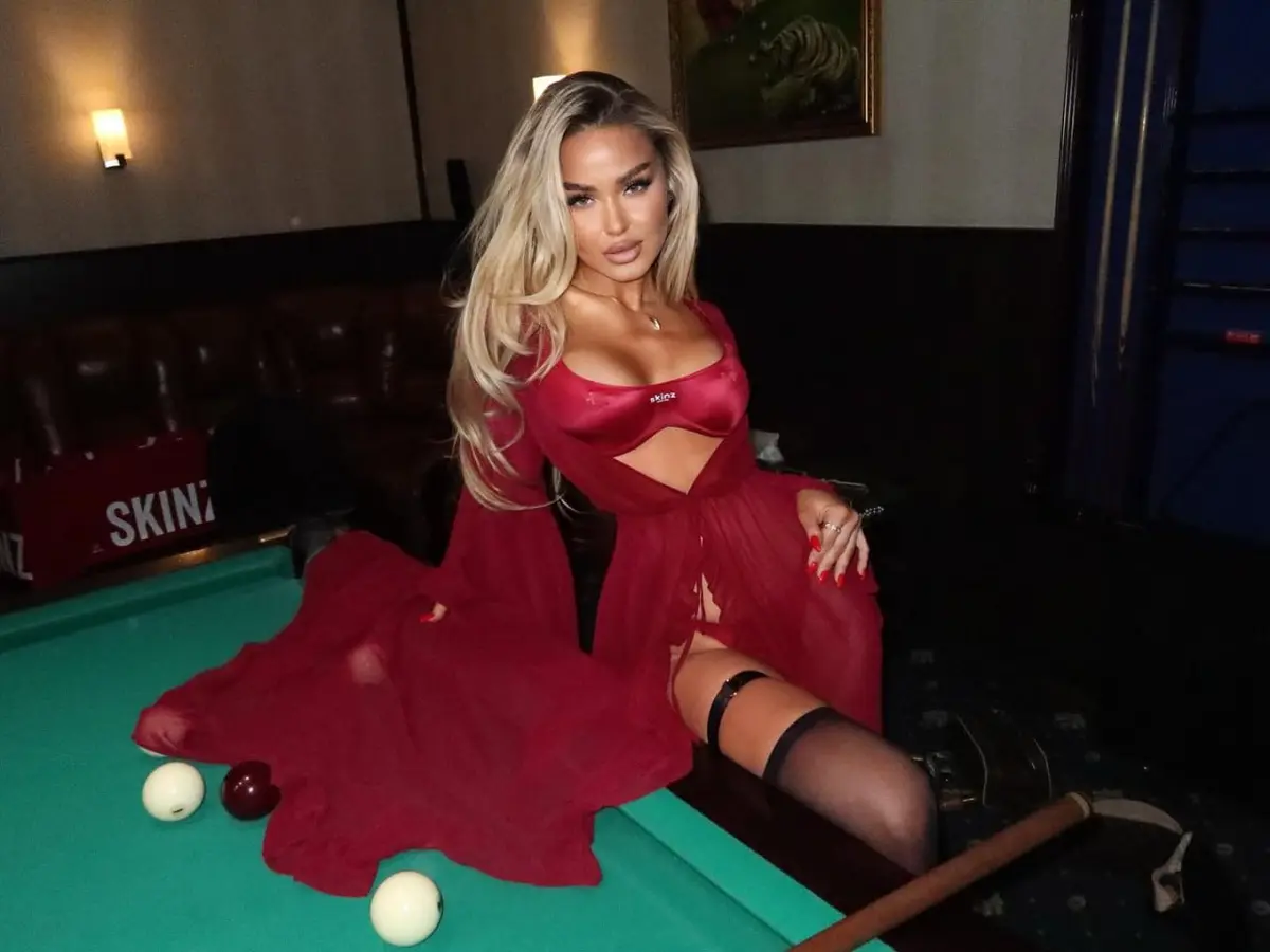 Zhana escort in London