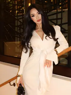 Zira escort in London