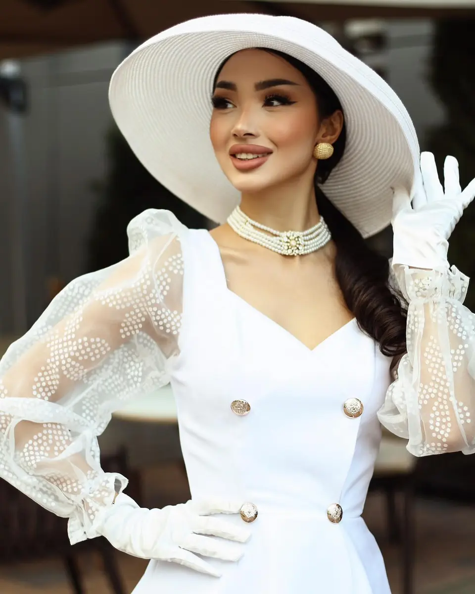 Zira escort in London