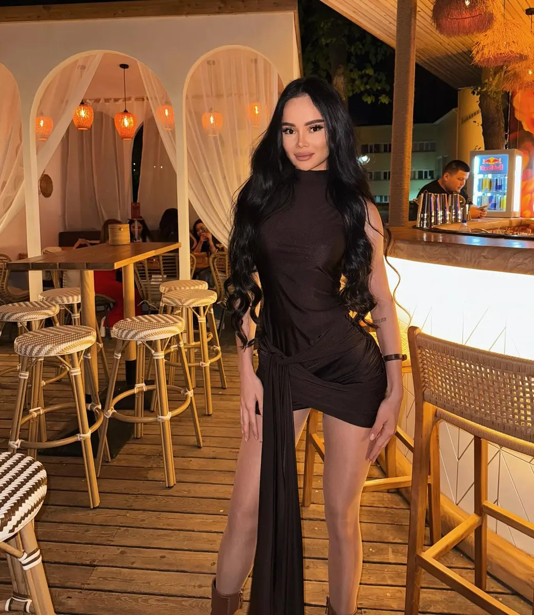 Zlata escort in London